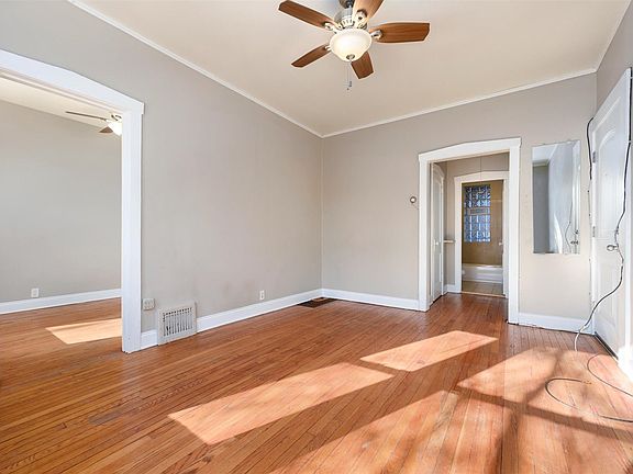 3rd image of 1156 W Barry Ave #1