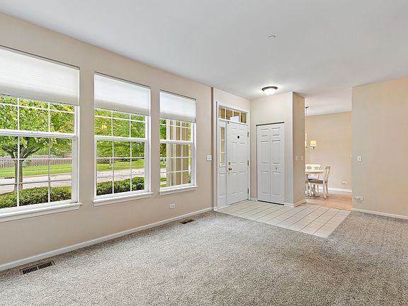 5th image of 2555 Oak Dr #2555