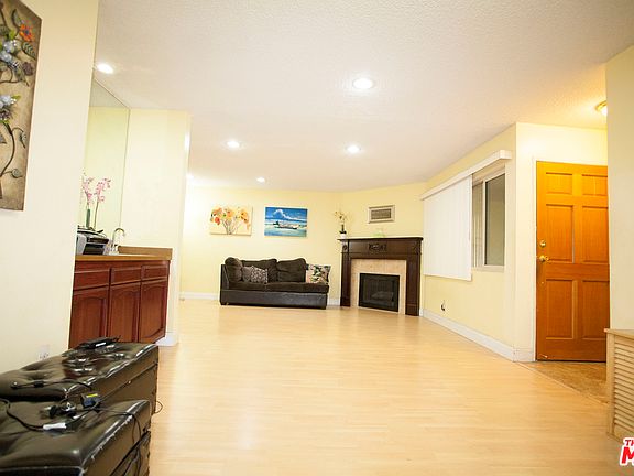 5th image of 3970 Ingraham St Unit 103