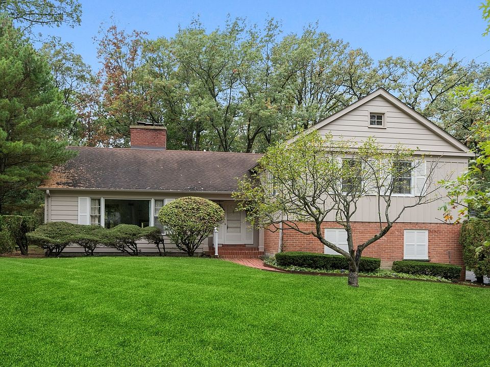 Adorable house just waiting for you to love!
