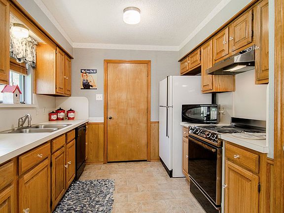 4th image of 1016 Willowbrook Trl