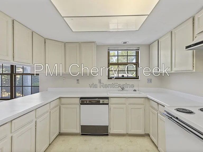 207 S Ursula St — Photo 9