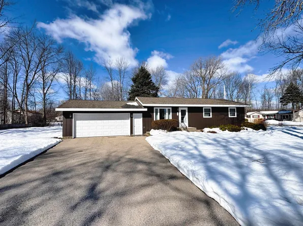 4511 6th St, Menominee, MI 49858