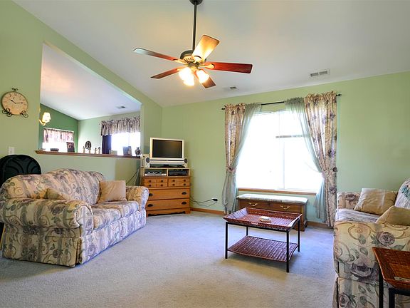 4th image of 254 Nicole Dr Unit B