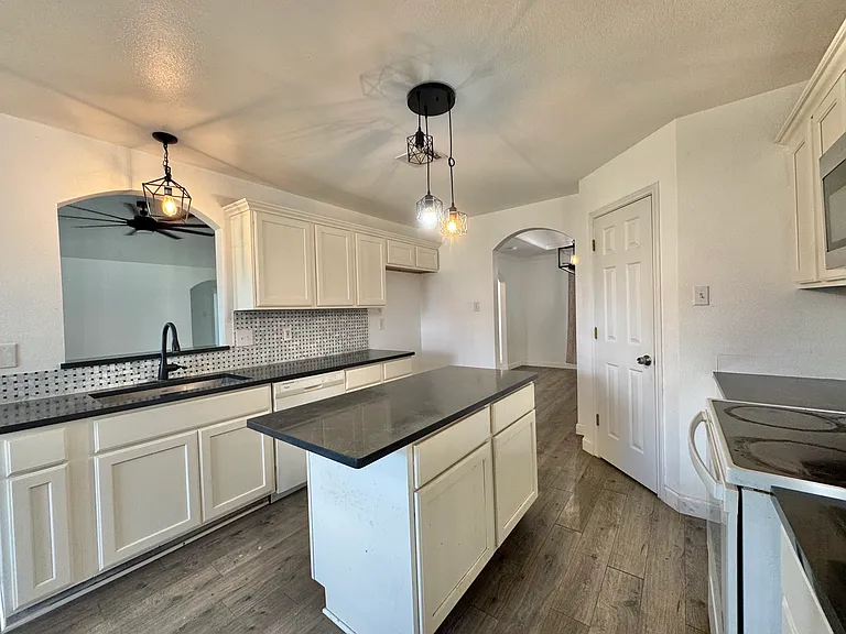 14410 Mangold Ln — Photo 12
