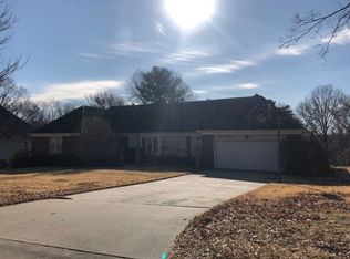 2709 W 104th Ter, Leawood, KS 66206