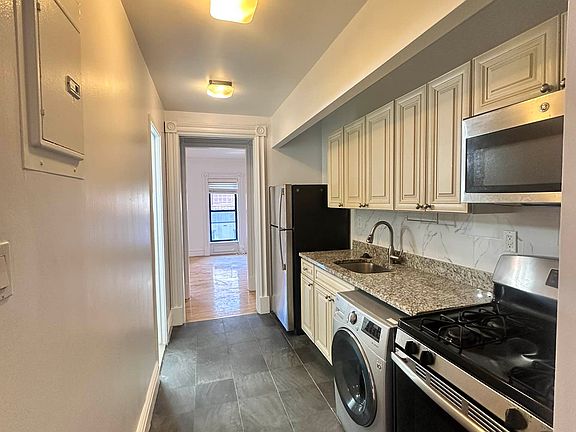2nd image of 858 Lexington Ave APT 5