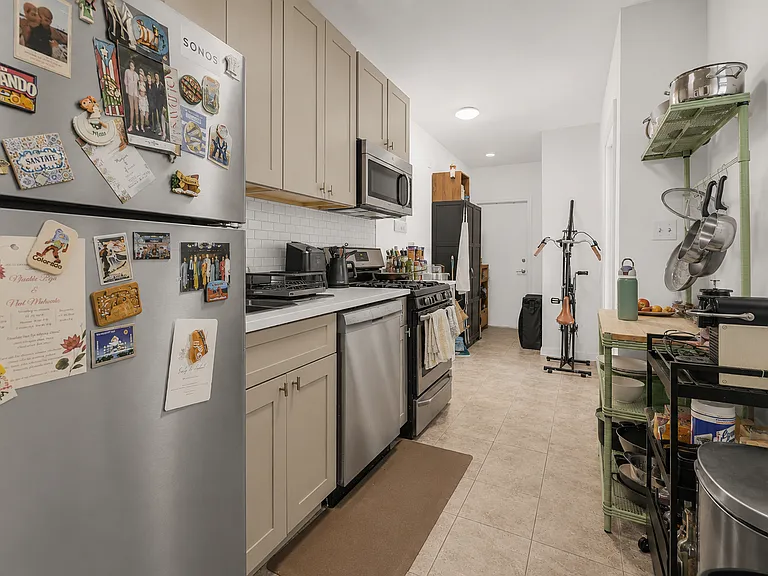 851 Hart St #2 — Photo 7