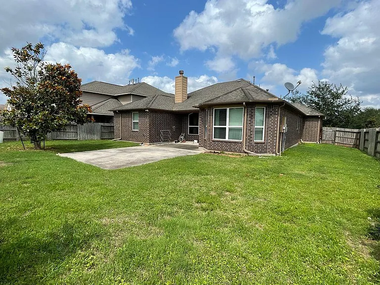 326 Trillium Dr — Photo 16