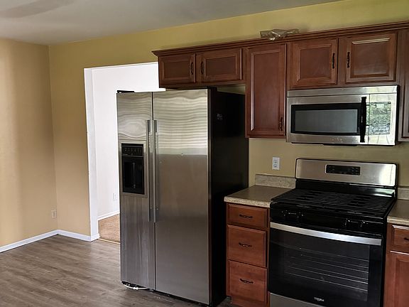 5th image of 214 Vale Dr