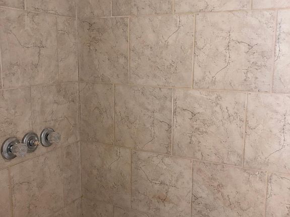 5th image of 3246 N Southport Ave