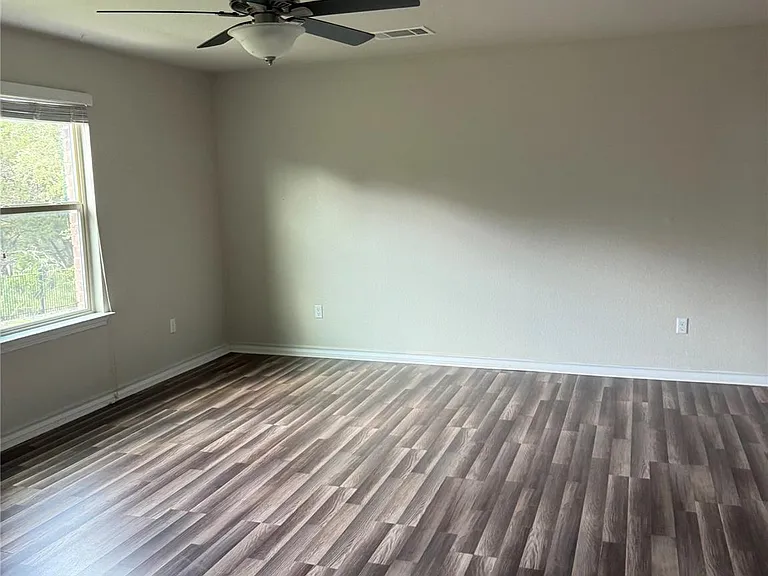 341 Mary Max Cir — Photo 5