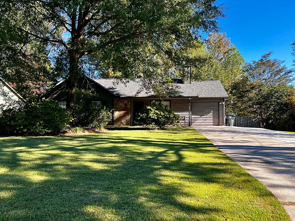 1st image of 3016 Creek Dr