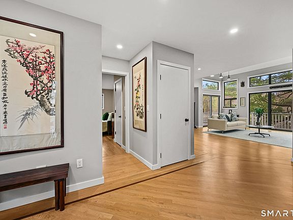 5th image of 320 Chestnut Hill Road