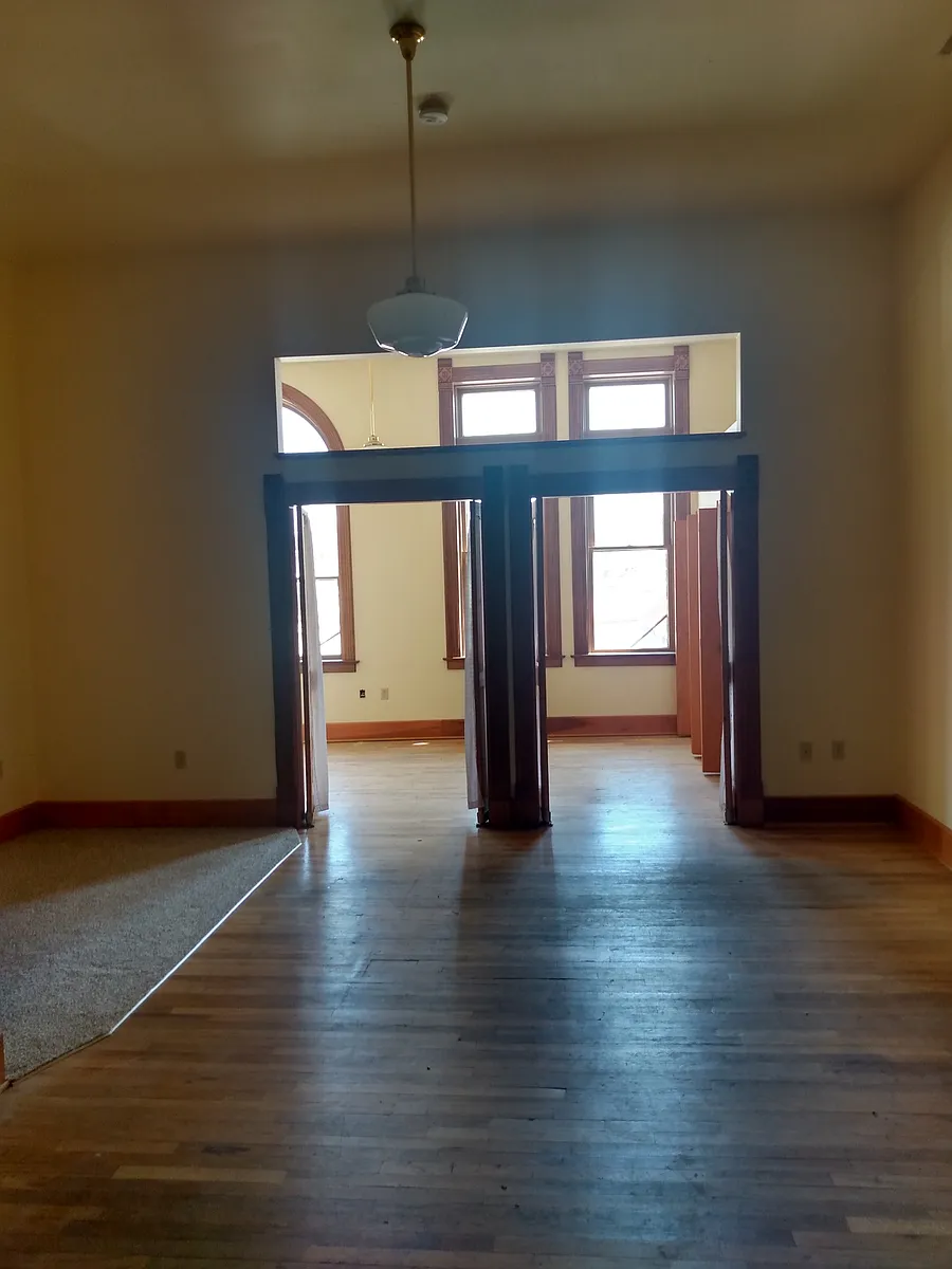Building Photo - 129 2nd Ave NE #A