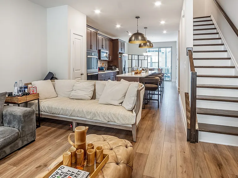 157 Locke St — Photo 13