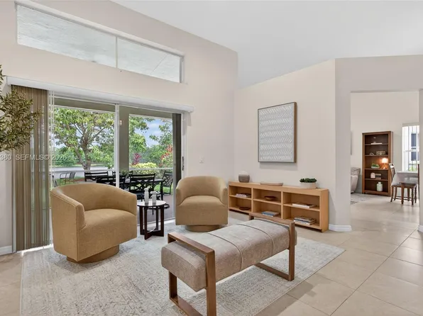 370 Carrington Dr, Weston, FL 33326