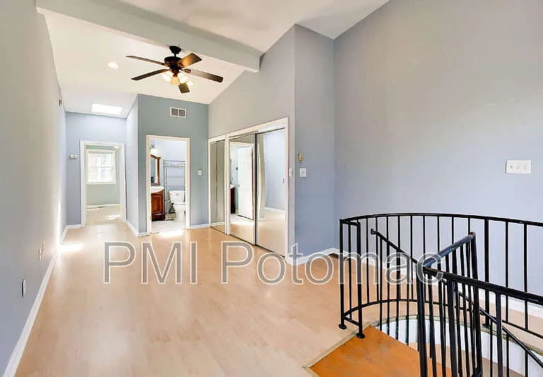 821 12th St NE — Photo 11