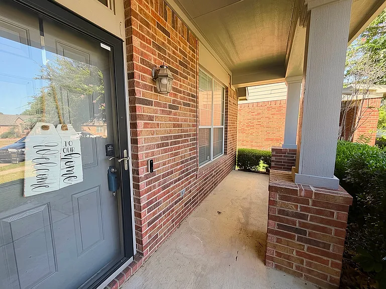 5601 Piedra Dr — Photo 2