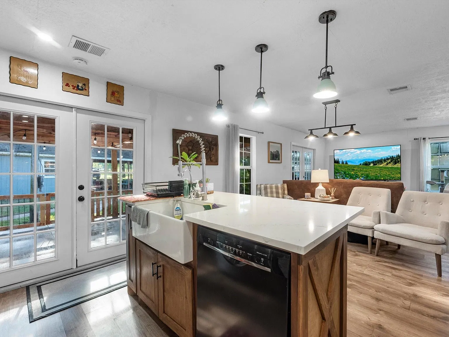 3 bed, 2.0 bath, 1500 sqft, $1,900 — Photo 4