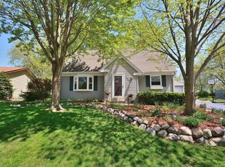 1863 Davis Ln, Waukesha, WI 53189