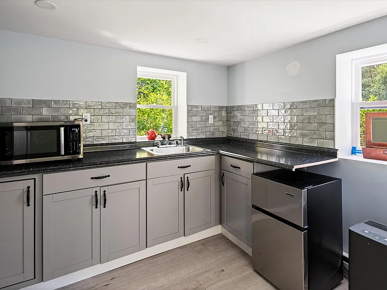 37 Mekeel St #A — Photo 6