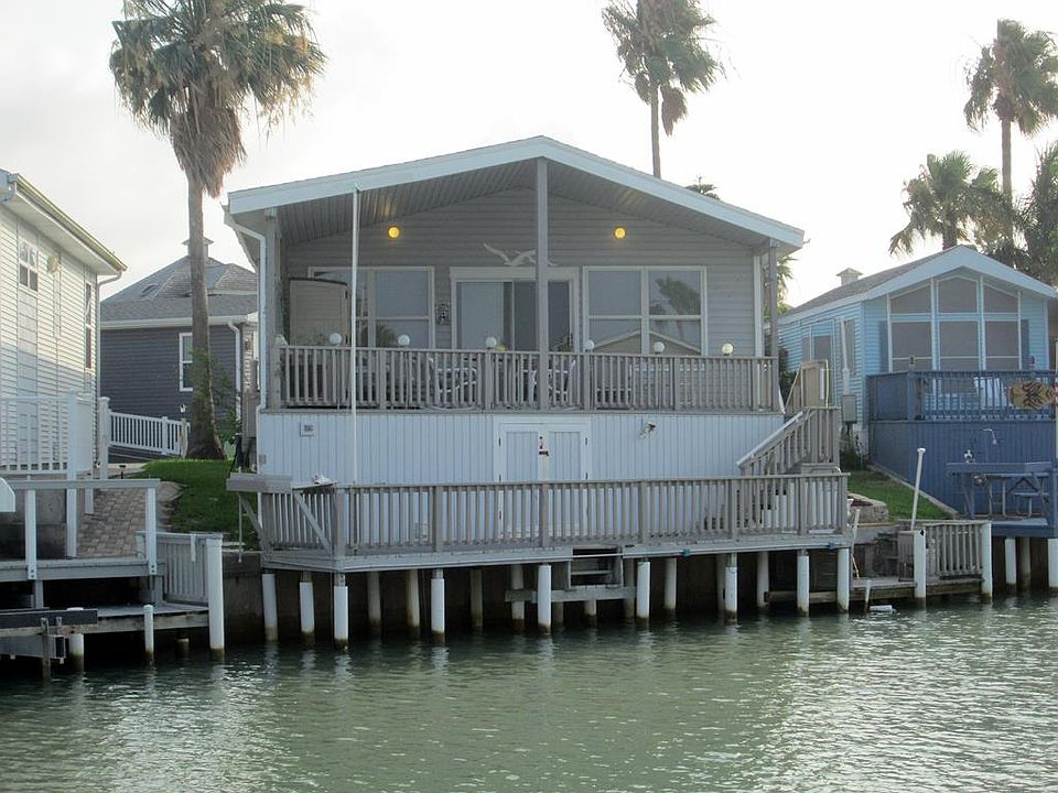 1st image of 828 W Oyster Dr