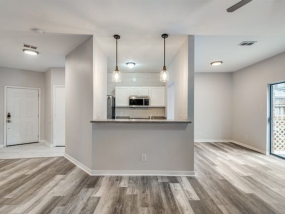 2nd image of 2815 Reagan St APT 2