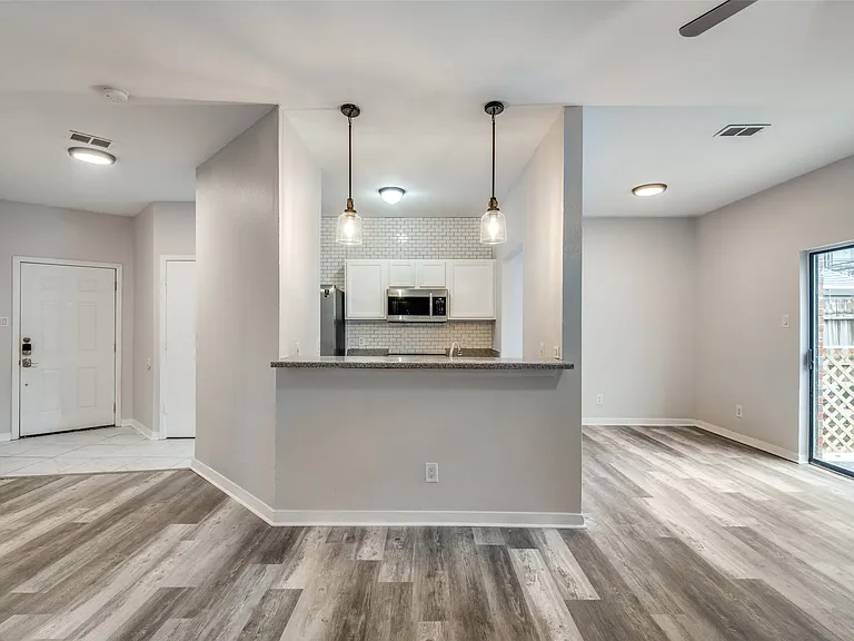 2815 Reagan St #2 — Photo 2