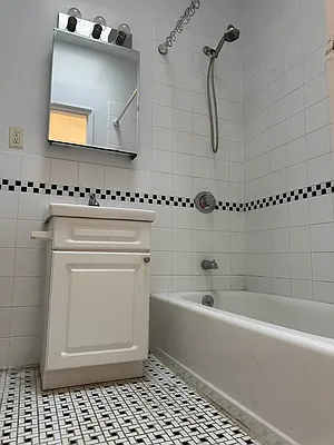 Rented by Eric Goodman Realty Corp | media 7