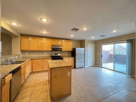 5th image of 636 Belsay Castle Ct