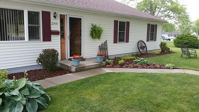 2949 Chrysler Dr photo 1