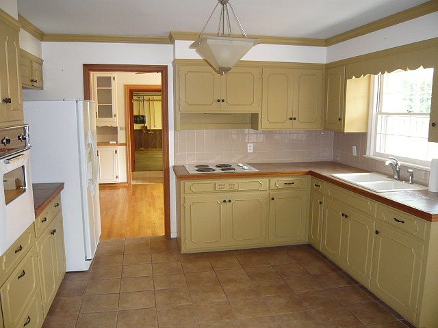 2nd image of 1224 Frederick St