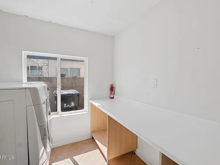 7 S Catalina St — Photo 27