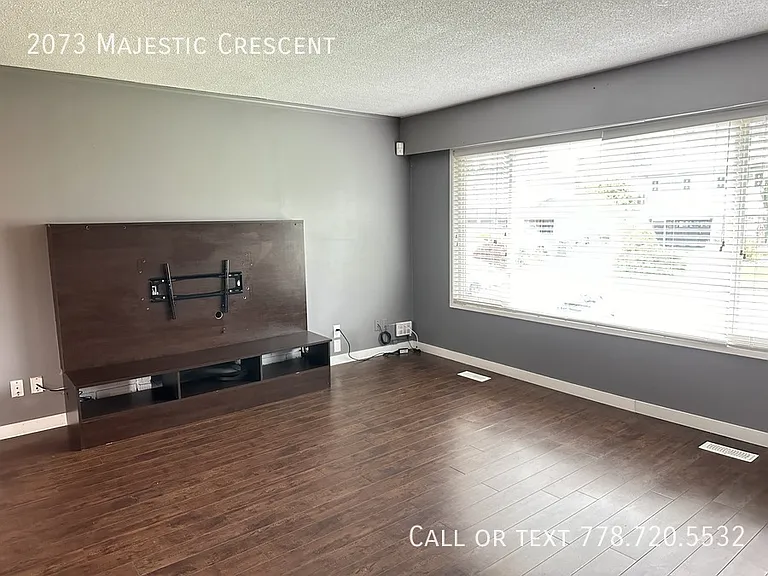 2073 Majestic Cres — Photo 7