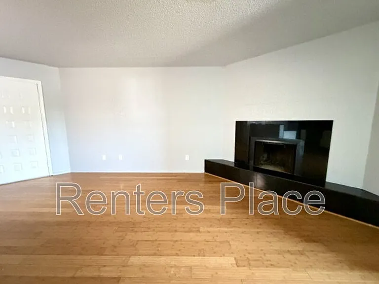 1207 S Quaker Ave #203 — Photo 3