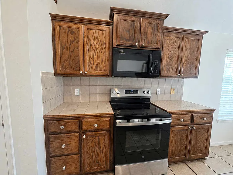 16001 Korie Dr — Photo 10