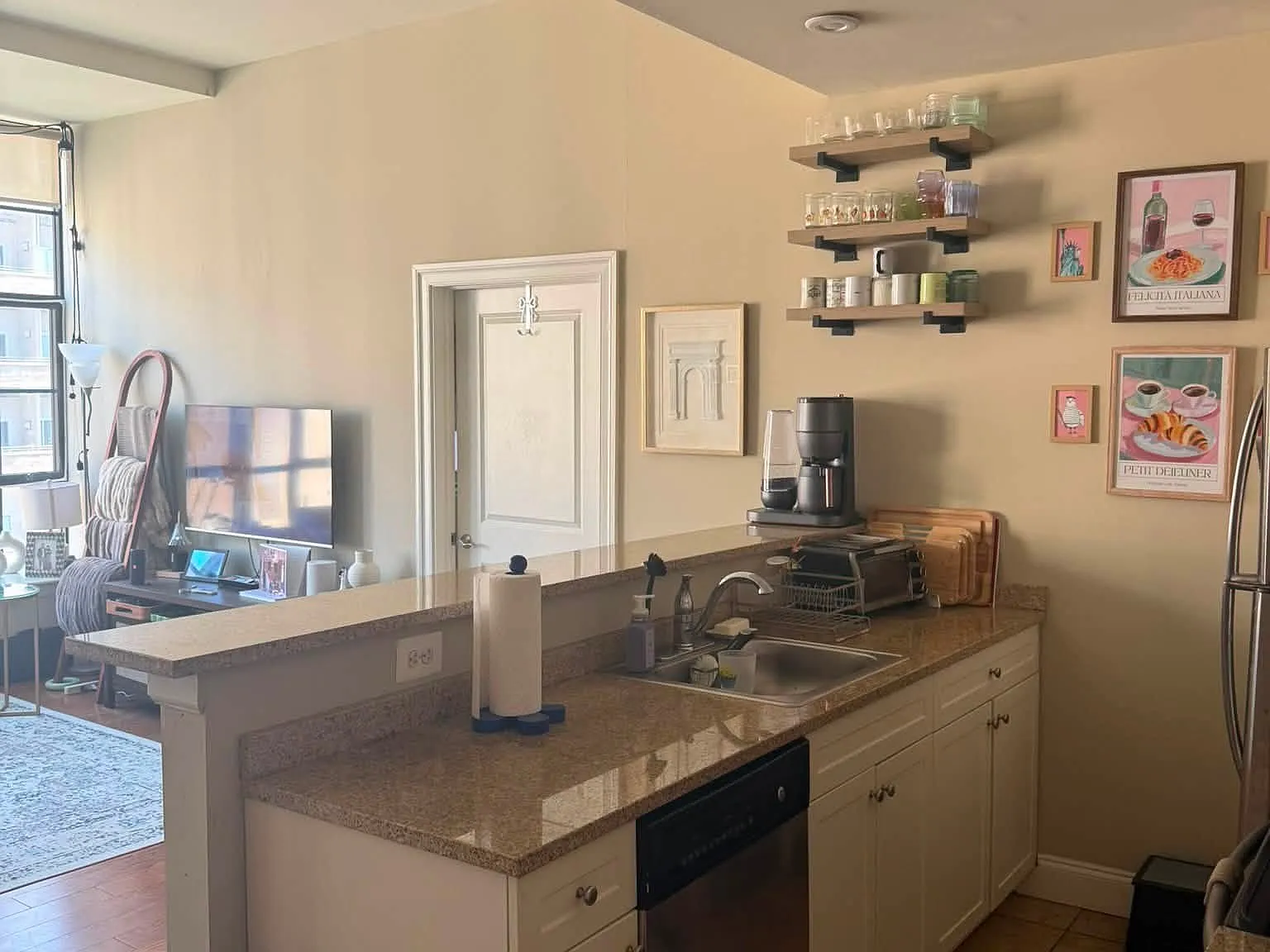 2 bed, 1042 sqft, $2,575 — Photo 3