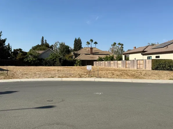2425 Interlaken Ct, Lodi, CA 95242