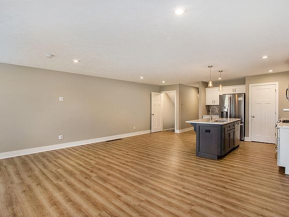 4th image of 8925 Barrington Ln Unit 37