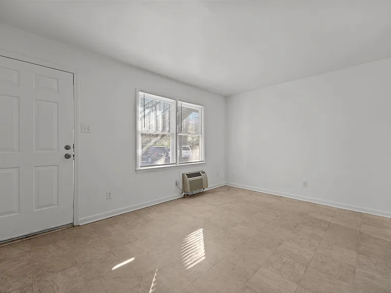 1605 N Roxboro St — Photo 13