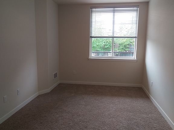 5th image of 16590 NE 83rd St Unit 103