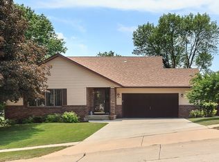 4019 Richland Dr NW, Cedar Rapids, IA 52405