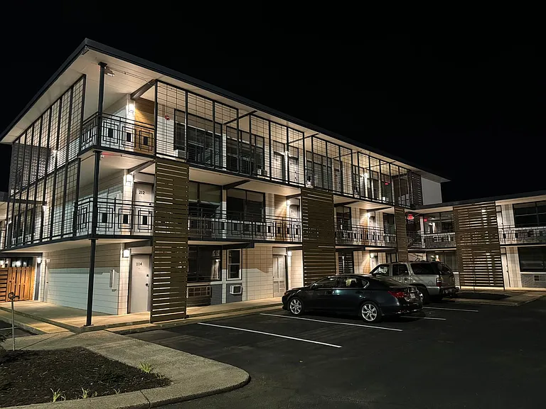 Calhoun Lofts & Thunderbird Flats — Photo 6