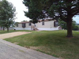 401 Hillcrest Dr, Lancaster, WI 53813