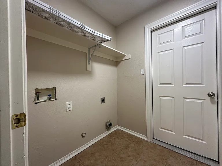 8399 Biscayne St — Photo 18