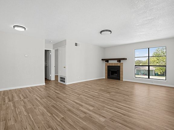 5th image of 814 Station St #4