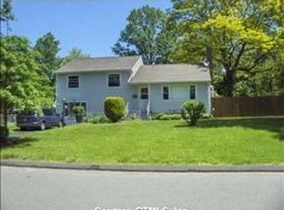 3 Laurel Ln, Bloomfield, CT 06002