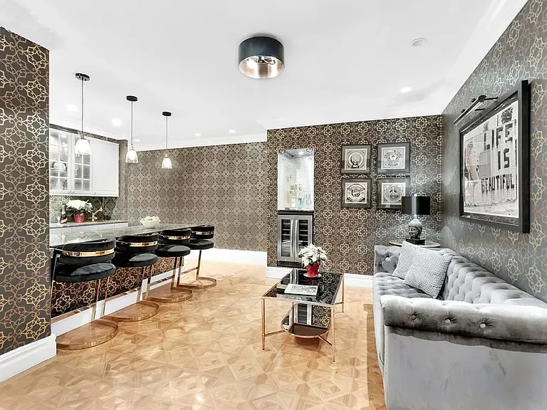 92 Perry St #5 — Photo 1