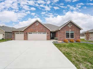 831 W Bentley Cir, Troy, OH